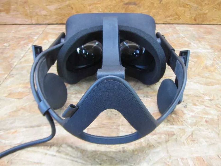 Oculus rift cv1 Set NOU   in stare perfecta  de functionare .