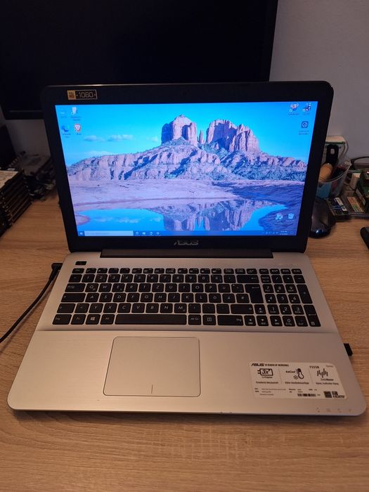 Laptop Asus F555B  AMD A9-9410 , 8 GB  , ssd 128 GB  , FullHD 15.6"