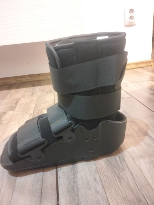 Vând orteză de gleznă,este ca și nouă,a fost doar probată!