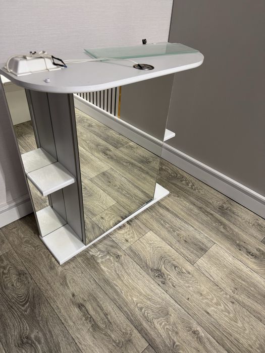 Продам зеркало-шкафчик