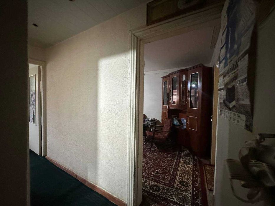 Продаётся 2х комн квартира на 2 этаже Ор-р Крытый рынок Военкомат