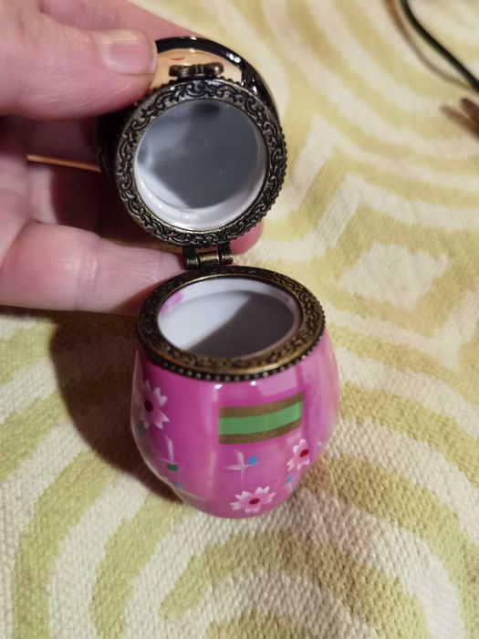 Прекрасни Японски Сувенири - Кукла и Декоративна Кутийка за Бижута