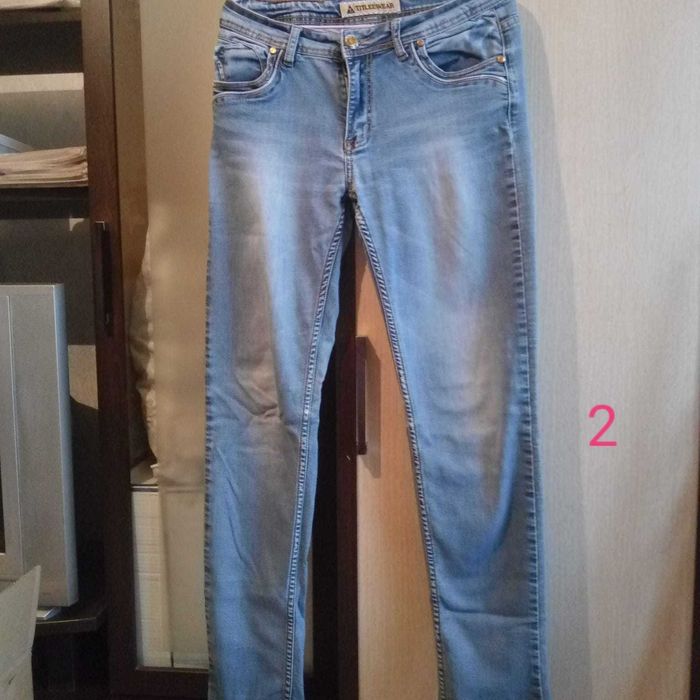 Джинсы женские  разные
