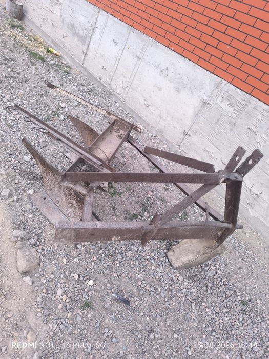 Продам два прицепа двух колесные и плуг