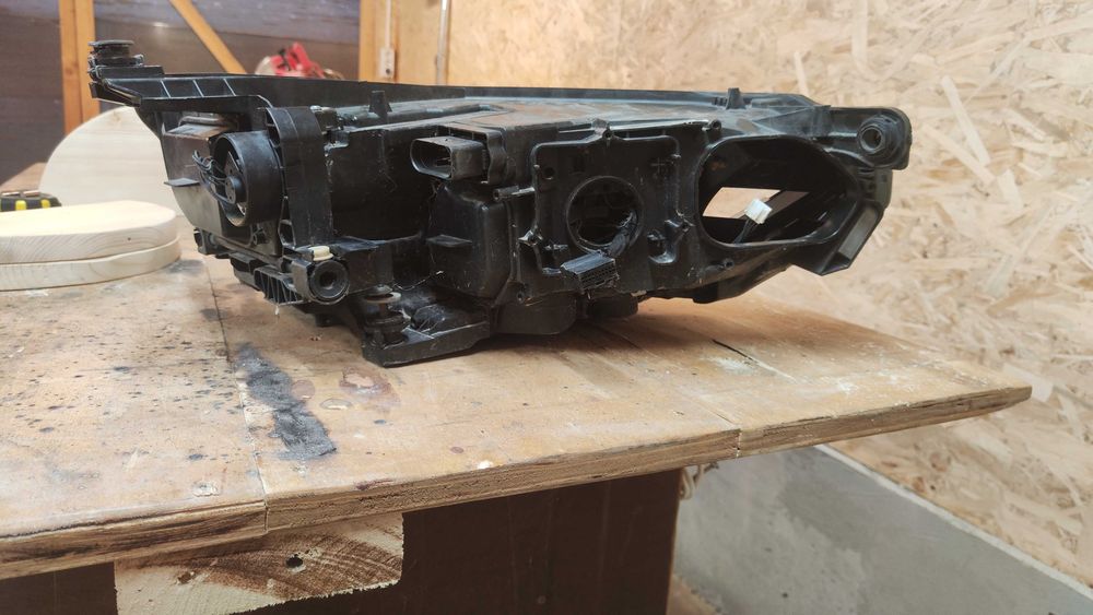 Фар за пасат Б8 (passat B8)