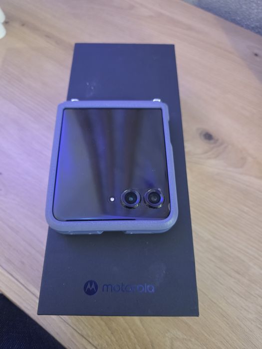 Vand Motorola Razr 50 Ultra 12 Gb Ram 512 Gb Intern