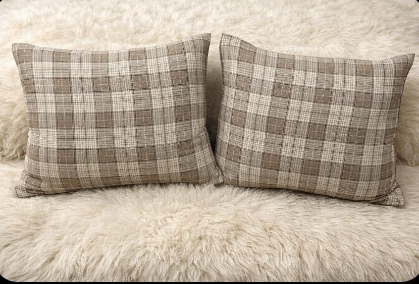 Декоративни калъфки в бежово каре