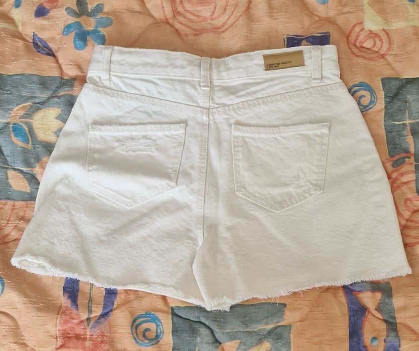 Бели къси панталонки