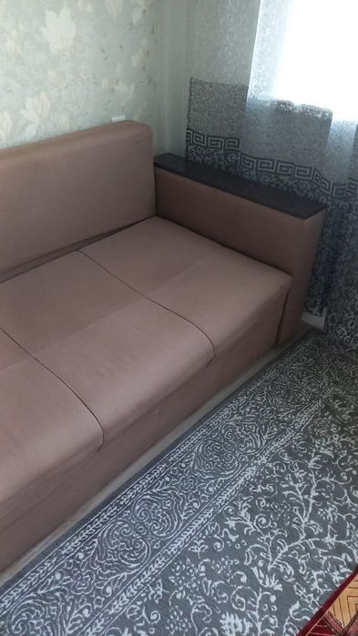 Диван не новый,акуратный
