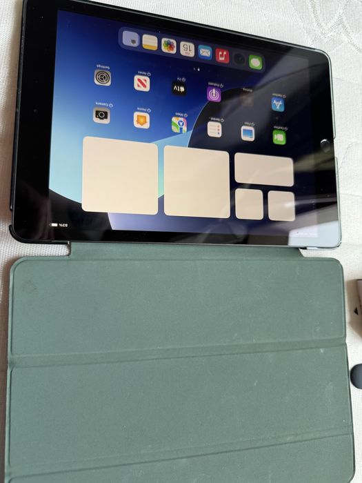 Vând Ipad cu pen ,perfect functională .