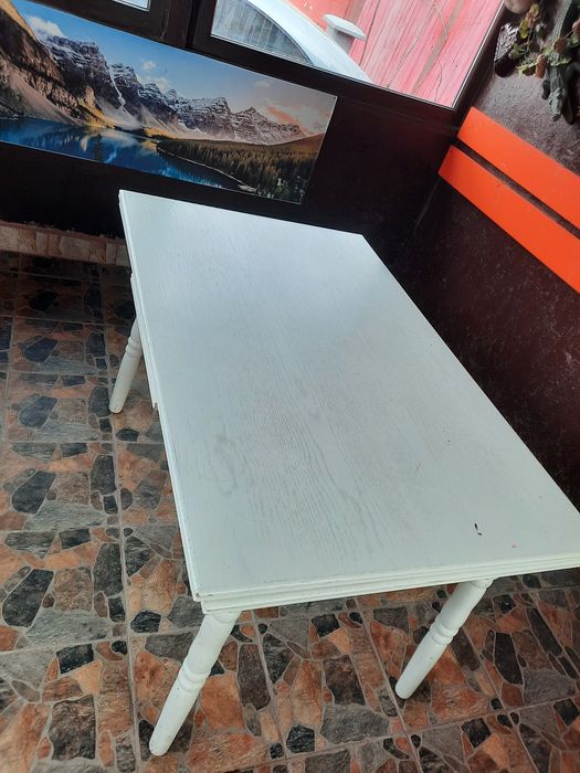 Vand masa alba extensibila lemn masiv in stare perfecta la SUPER PRET!