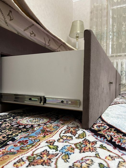 Диван в хорошем состоянии.