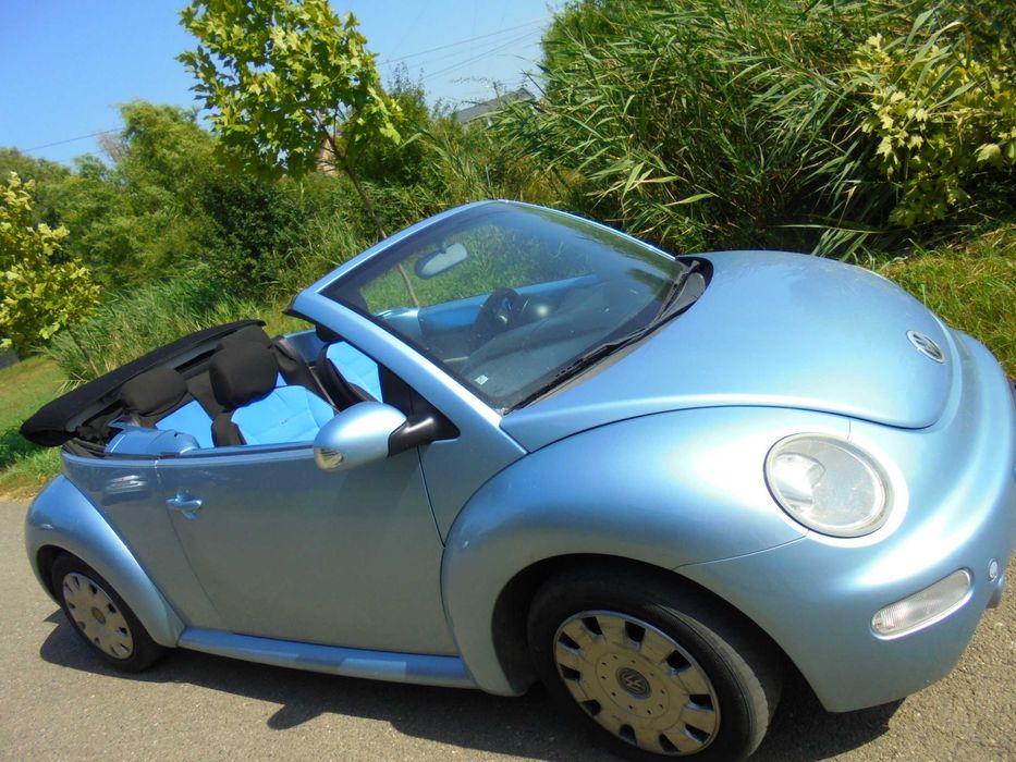 Volkswagen New Beetle Cabrio albastru