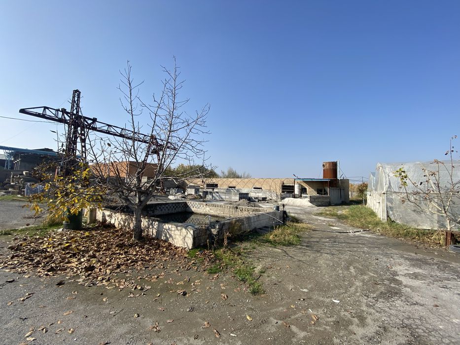 Фаргона шахар Онкология олдида 80 сотих ер сотилади ишлаб чикариш учун