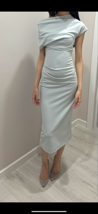 Продам абсолютно новое платье размер S