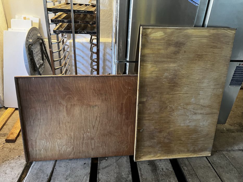 Продам разделочные доски 2 шт. и хлебные полки