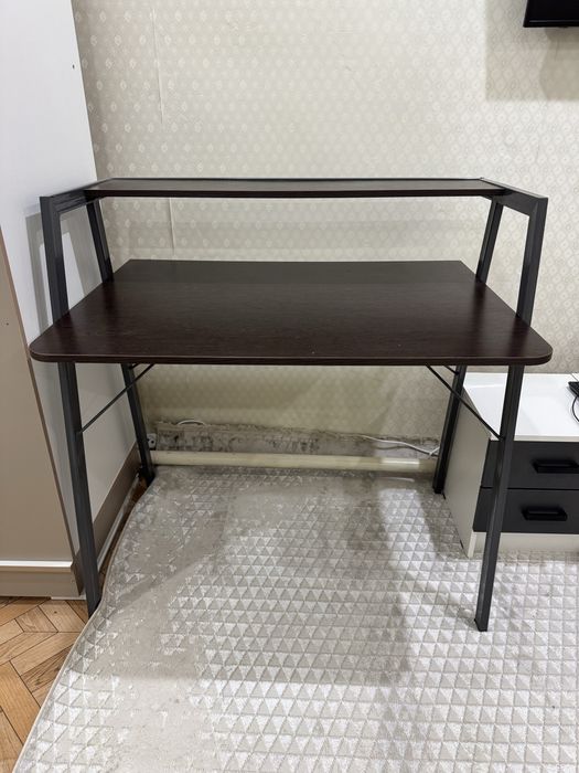 Стол для компьютера или ноутбук