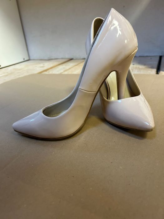 Vand pantofi de dama noi