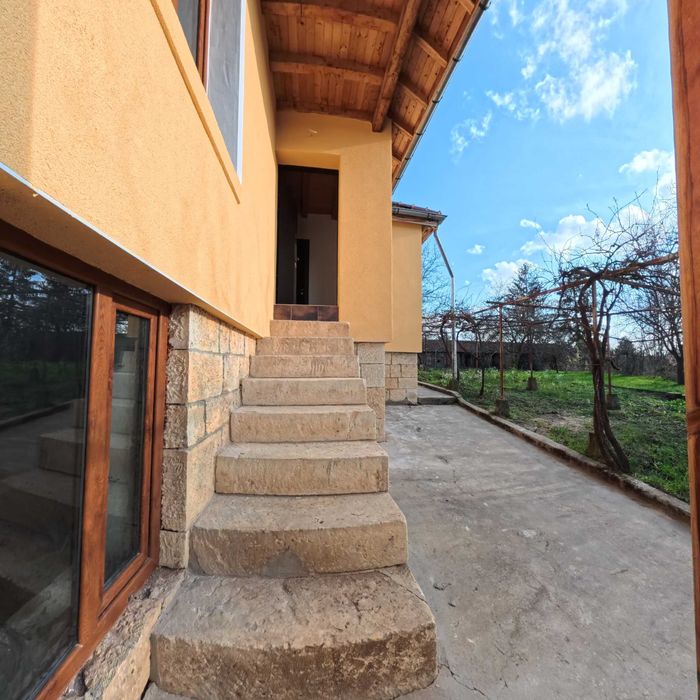 Напълно готова за живеене къща в село Черковна