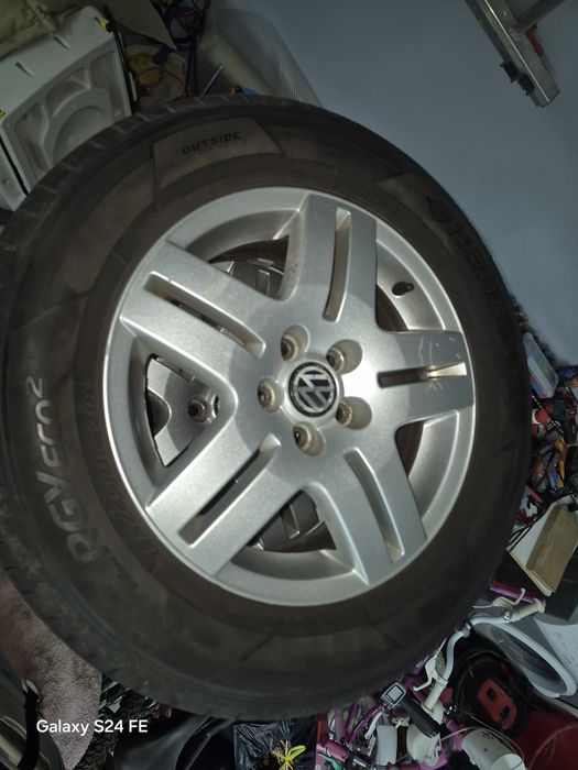Vand jante Golf 4 cu anvelope ca noi