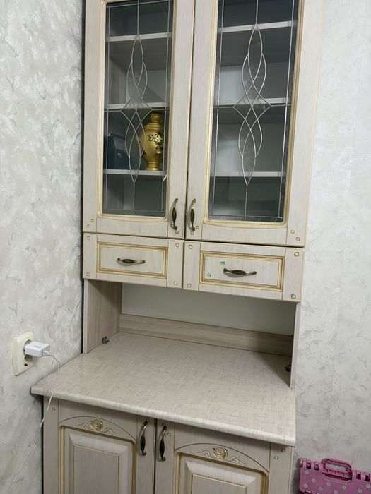 Продаю кухонный гарнитур, буфет