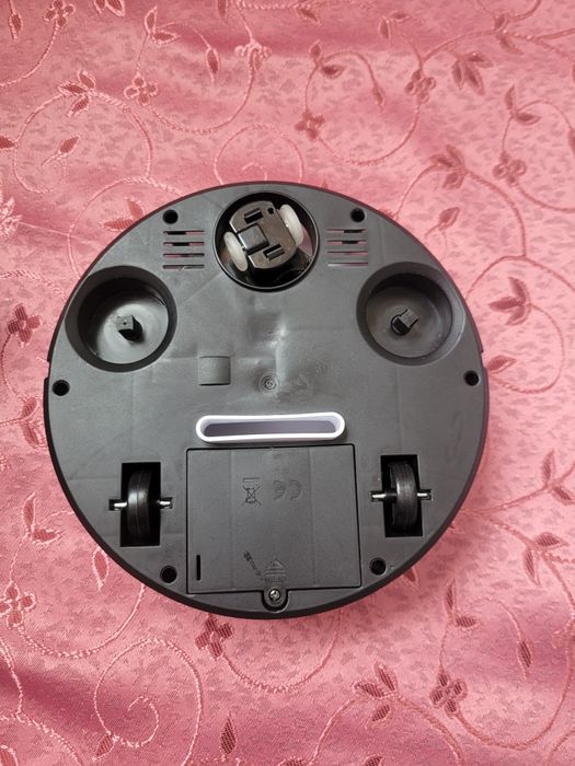 Продам игрушка робот пылесос