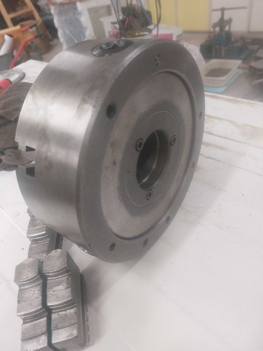 Продавам универсал български,чисто нов,не е работил изобщо