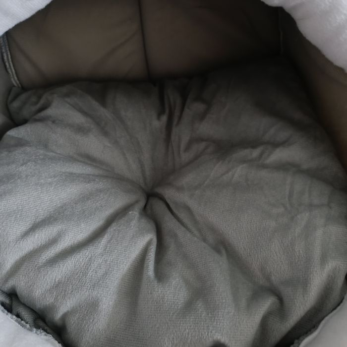 Кошачий домик уютный