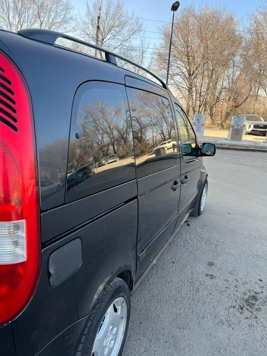 Авто Мерседес ванео