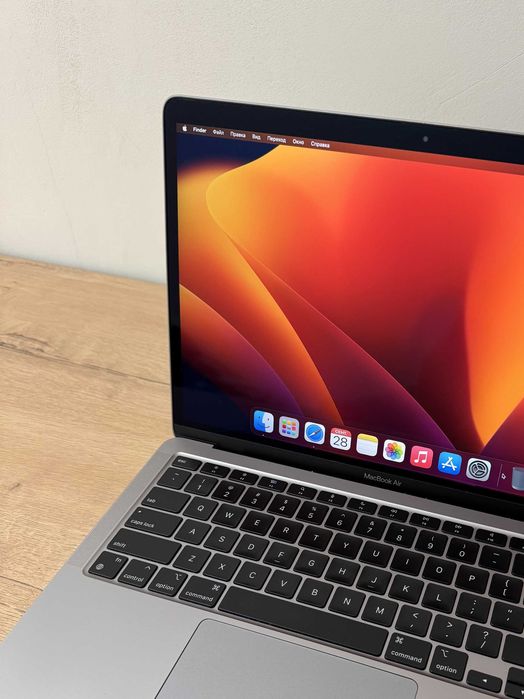 MacBook Air на M1, 8/256 GB.