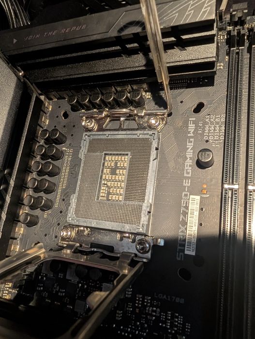 Okazie ‼️ placa baza Asus strix Z790 pt i7 14700k i9 14900k !