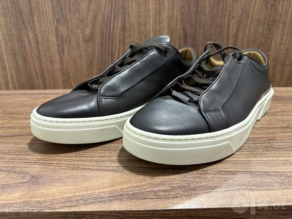 Кожаные кроссовки BOSS. Оригинал. Коричневый цвет. Отличное состояние.
