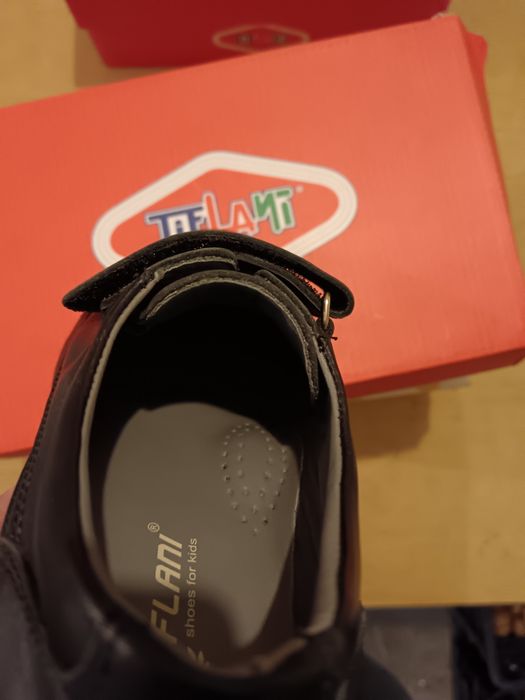 Продаю новые детские туфли.