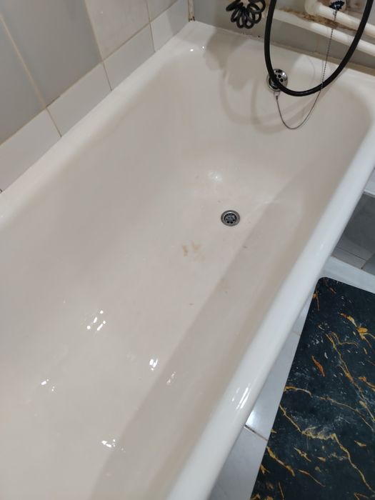 Продам ванну чугунную.