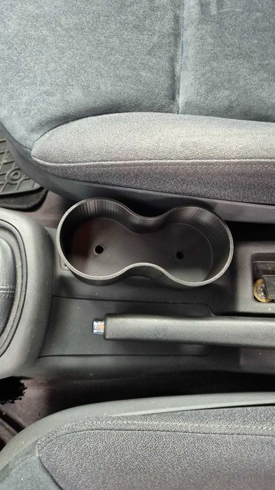 Продавам двоен cup holder/поставка за две чаши за Ауди А3 / 97-2005