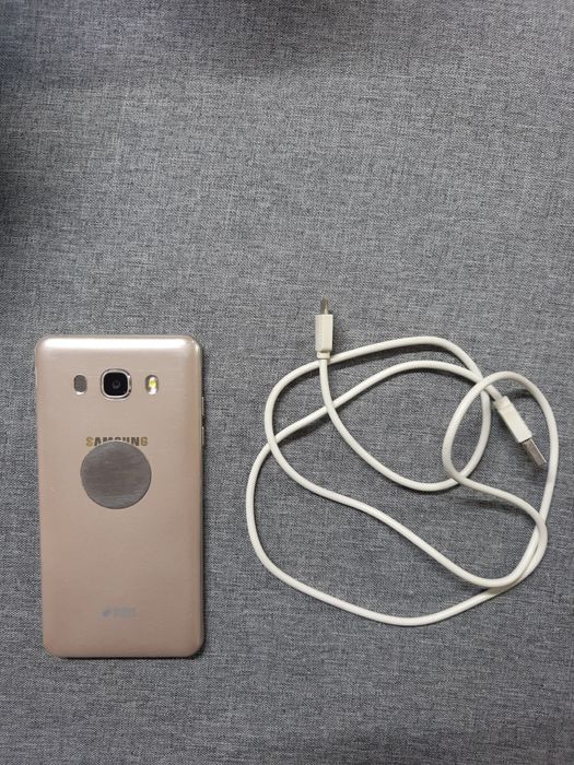 Telefon Samsung Galaxy J5, Samsung Galaxy J3