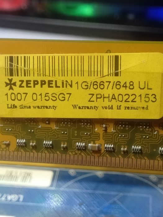 Массивная материнская плата gigabyte своих времен и озу