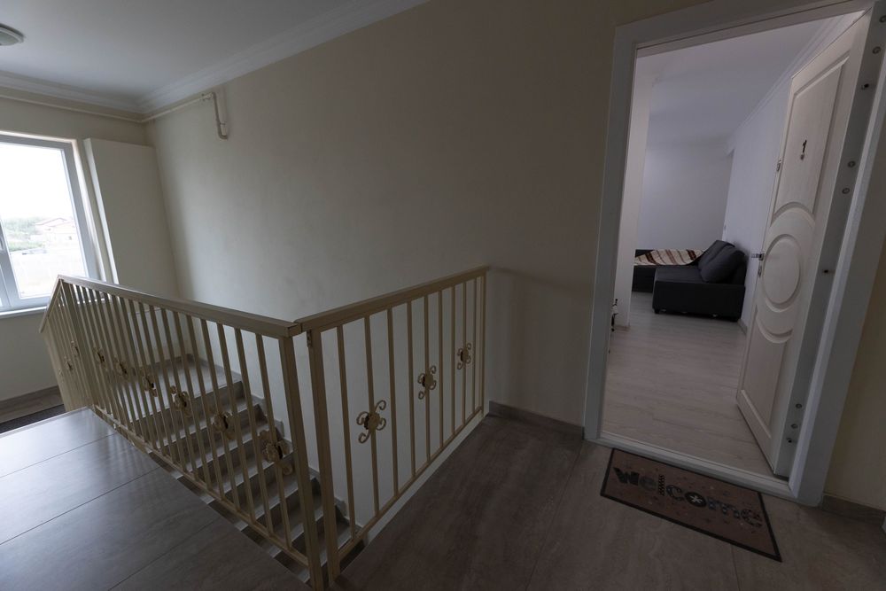 PROPRIETAR vând apartament utilat , cumpărat de nou  Februarie 2022 !