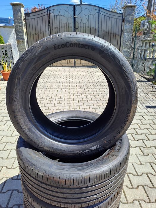 Vind anvelope de vara Continental 235x55x19  in stare noua