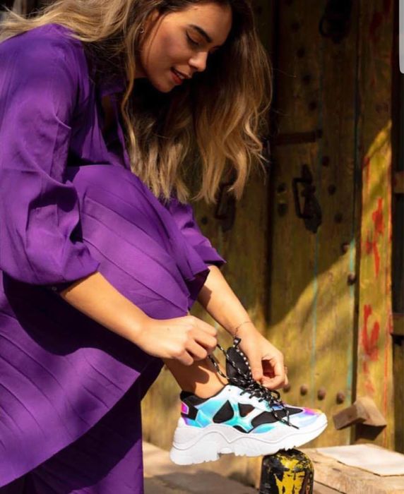 Продам новые кроссовки