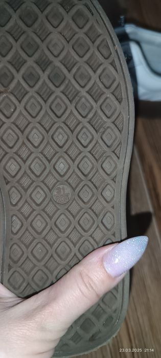 Продам кросовки для девочки!!