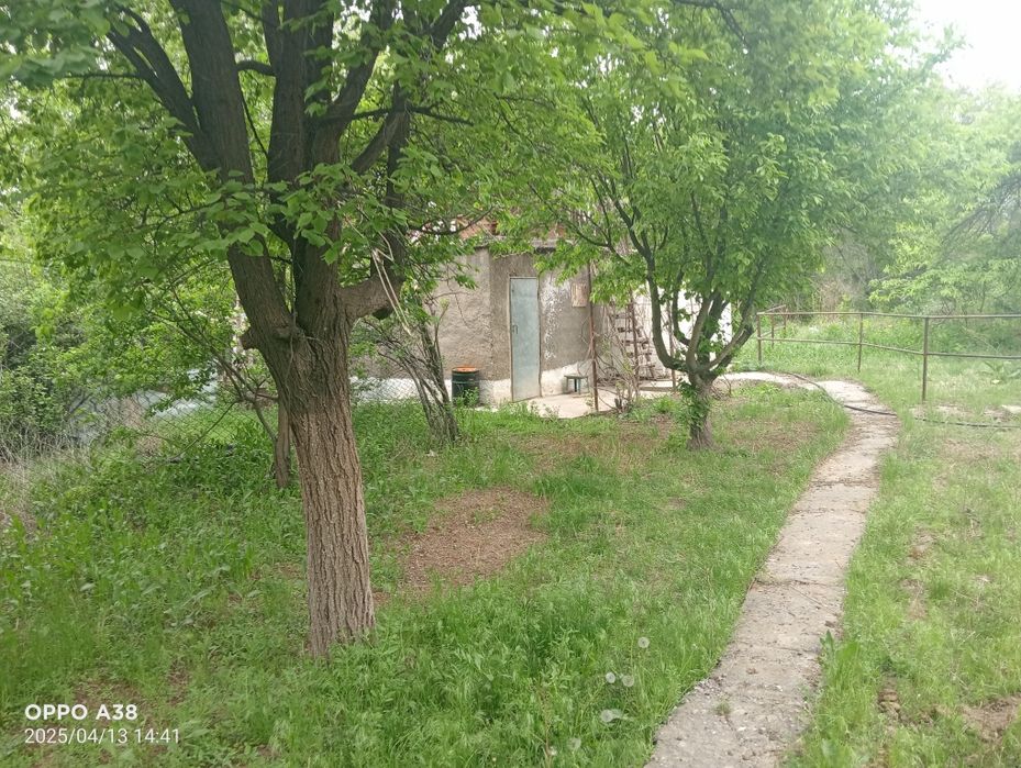 Продаётся дача с участками.