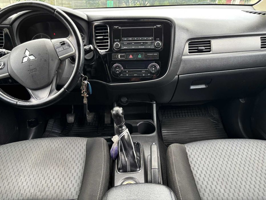 Mitsubishi Outlander 2015 , 4x4 , 2.2 diesel