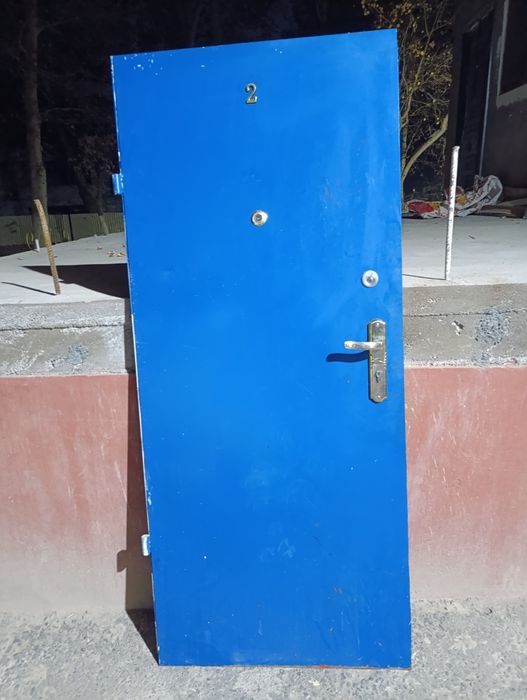 Продается входная дверь