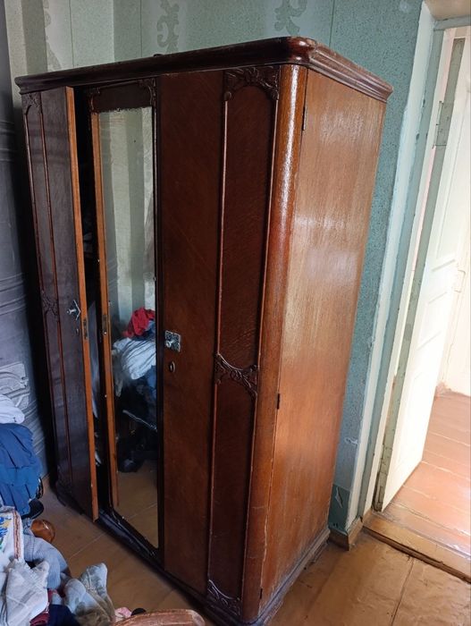 Продается платяной шкаф