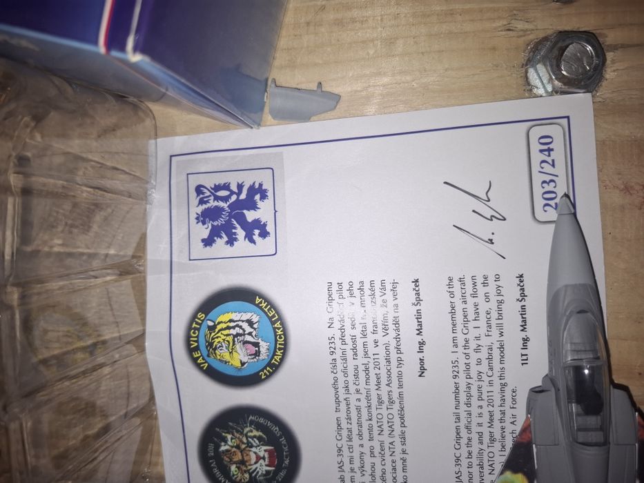 Machetă avion Saab JAS-39C Gripen 1:72 – ediție Tiger Meet 2011, cu certificat
