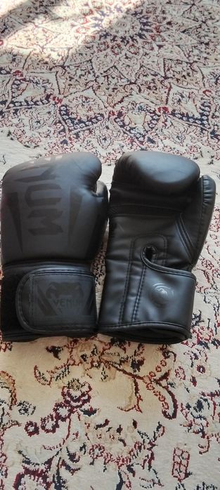 Боксерские перчатки Веном