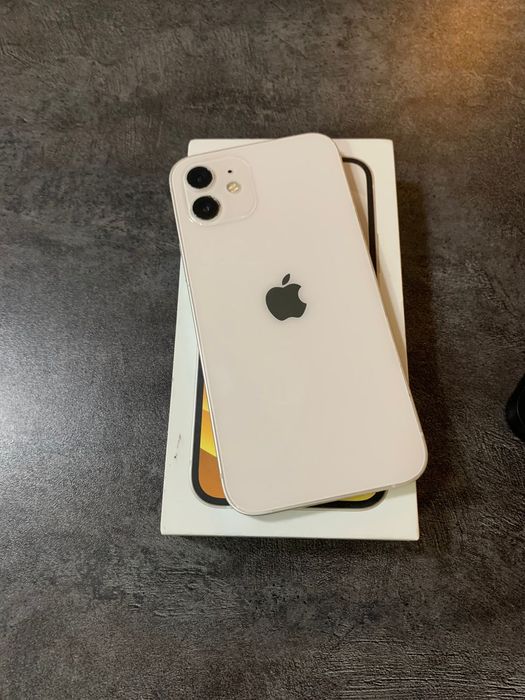 Айфон 12 в отличном состоянии