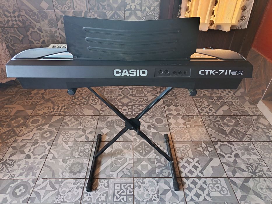 Vând orgă Casio profesionala CTK-711 ex 5 octave fără stativ 
550 Ron negociabil