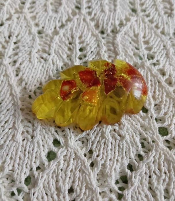 Продам бусы, броши